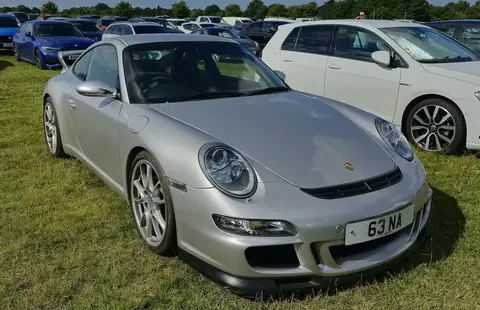 A Porsche 911 997 GT3 photographed in profile, fitted with the cockpit-adjustable rear wing of its generation.