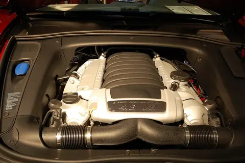 The 4.5-litre V8 engine bay of a Porsche 9PA Cayenne S, photographed at a motor show in Vienna.