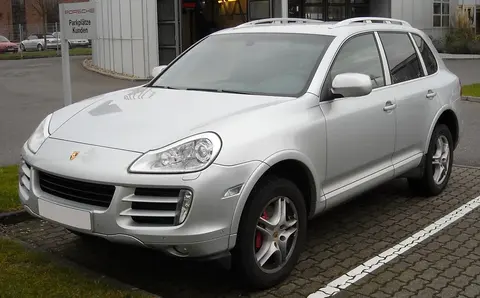 A facelifted Porsche Cayenne photographed in late 2008, shortly before the range gained Porsche's first diesel engine.