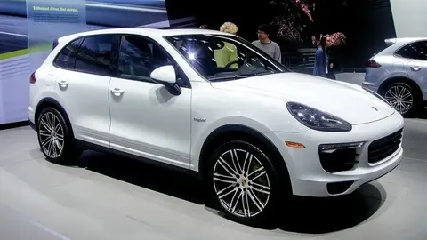 A second-generation Porsche Cayenne S E-Hybrid, the electrified variant that arrived on the 958 platform.