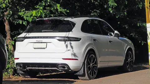 A 2018 Porsche Cayenne shown from the front, the launch year of the third-generation body that mixed aluminium and high-strength steel in roughly equal measure.