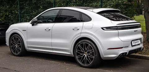 Porsche Cayenne E-Hybrid E-Hybrid, photographed for Wikimedia Commons.