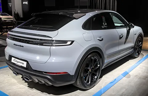 Porsche Cayenne Turbo S E-Hybrid Turbo S E-Hybrid, photographed for Wikimedia Commons.