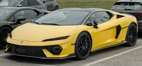 A Lamborghini Temerario in three-quarter view, powered by the first Lamborghini engine designed to spin past 10,000rpm.