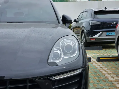 Porsche Macan S Diesel S Diesel, photographed for Wikimedia Commons.