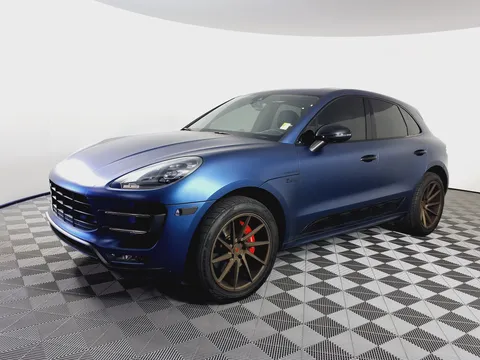 Porsche Macan Turbo Turbo, photographed for Wikimedia Commons.