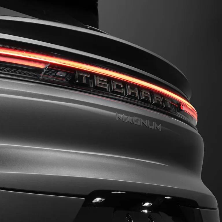 Rear lettering, black