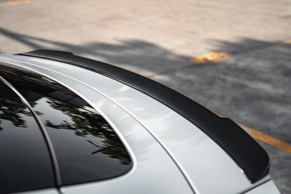 Rear spoiler