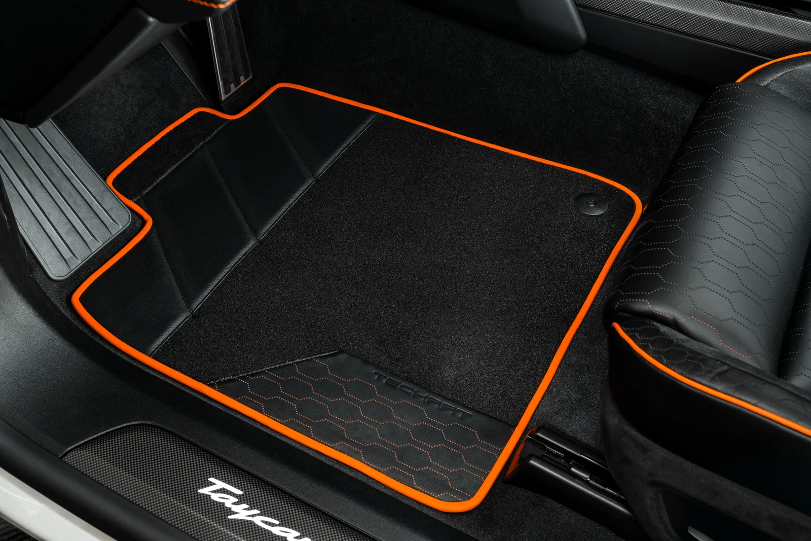 Floor mat set for RHD