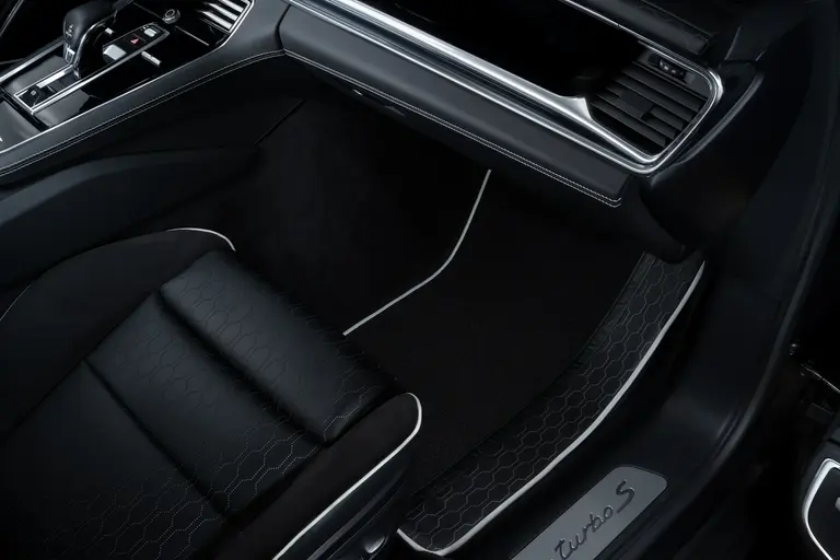 Floor mat set for RHD